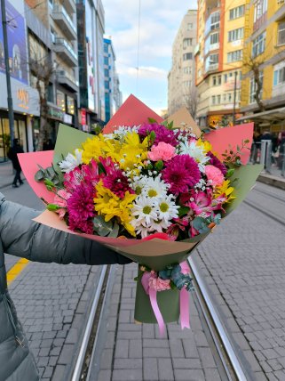 8 Mart Özel Rengarenk Çiçek Buketi